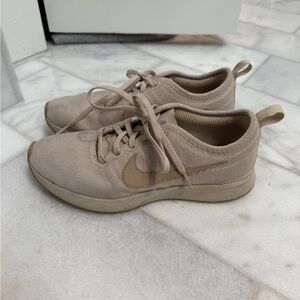 Nike Beige Sneakers